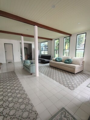 Classic Cottage, River View