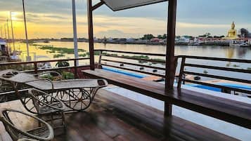 คลาสสิกคอทเทจ, วิวแม่น้ำ | ลานระเบียง/นอกชาน