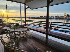 Classic-Ferienhaus, Flussblick | Terrasse/Patio