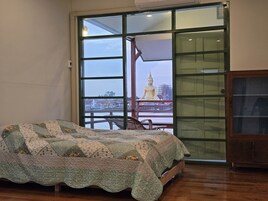 Classic Cottage, River View