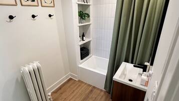 HÄrtork, handdukar, tvÄl och schampo