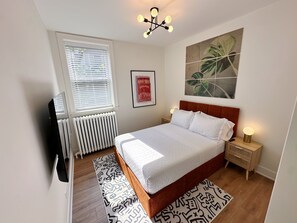 2 slaapkamers, een bureau, een strijkplank/strijkijzer, gratis wifi