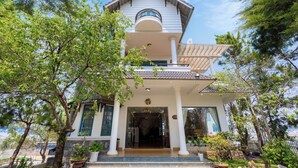 Unclassified image, 2 of 72, button - Lotus villa (Lam Vien - Da Lat)