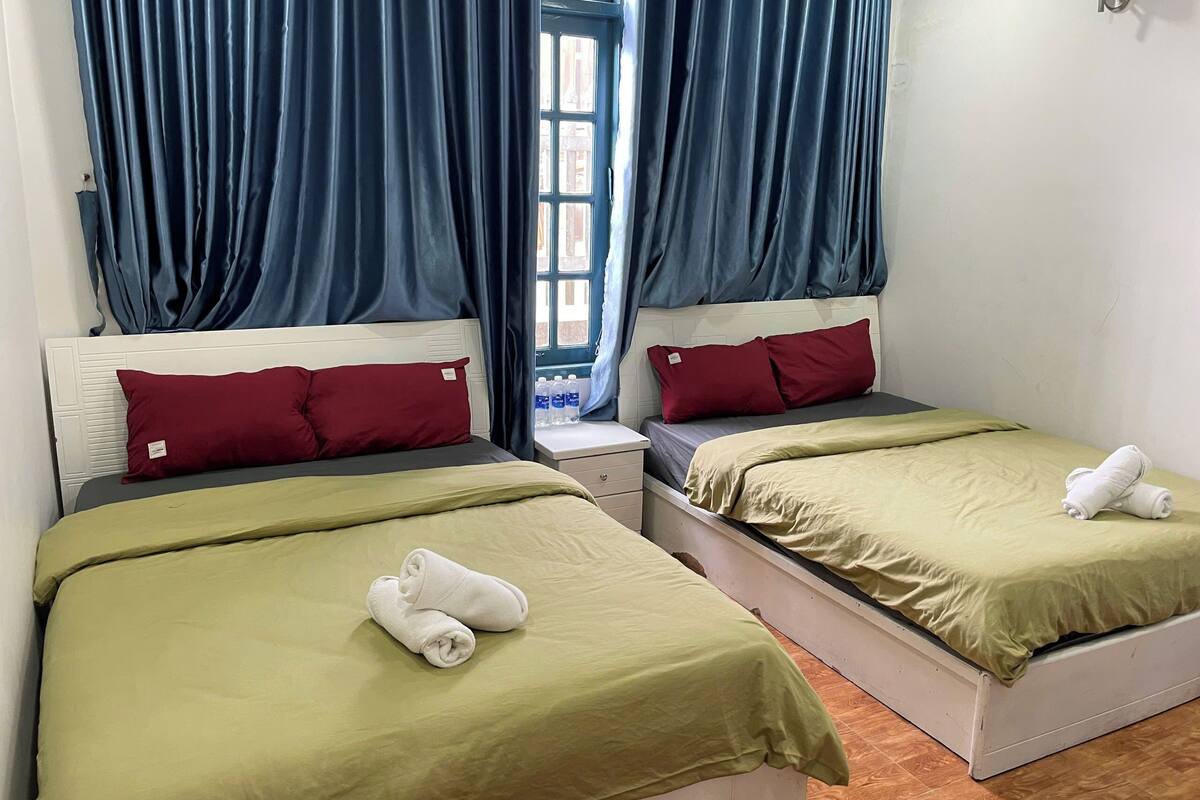 Family Double Room | Desk, free WiFi