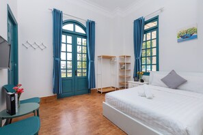 Deluxe Room, Garden View | Desk, free WiFi