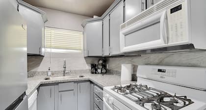 Tiny Home For Two. Pet-Friendly With A Lot of Privacy In Olivehurst.