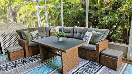 Florida Charm Minifarm🐓 HotTub-POOL-Chickens! Near I75, I275. Pets, trailers OK