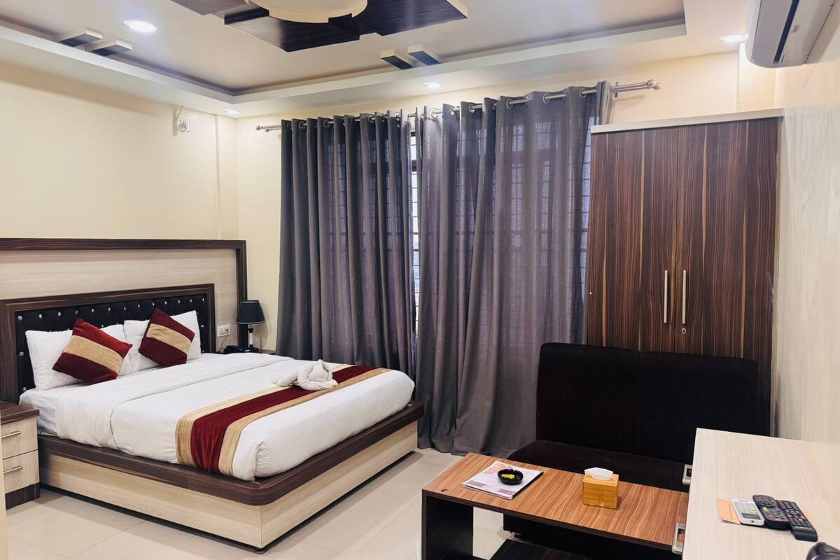 Premium Double or Twin Room | Laptop workspace, free WiFi