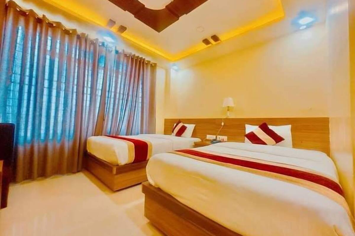 Family Quadruple Room | Laptop workspace, free WiFi