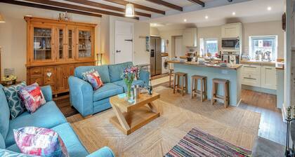 The Old Cottage - UK49169