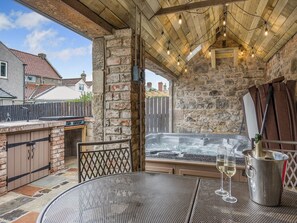 Outdoor dining - The Old Cottage - UK49169 (Beadnell)