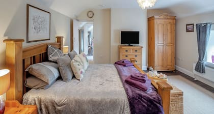 The Old Cottage - UK49169