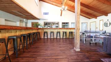 Bar (in der Unterkunft)