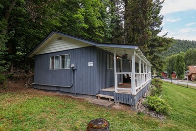 Wilderness West Resort Cabin 4