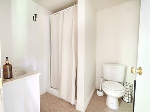 Hair dryer, towels - Wilderness West Resort Cabin 7 (Colville)