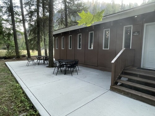 Wilderness West Resort Cabin 7