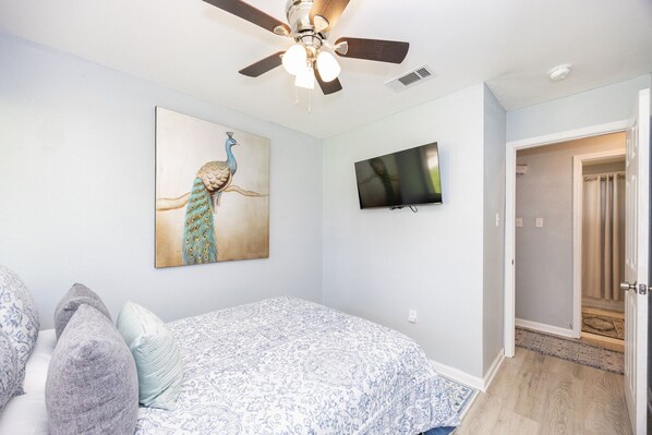 3 bedrooms, in-room safe, iron/ironing board, free WiFi
