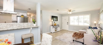 Quiet Stay Near Airport. 5 min drive to SU. 10-15 min drive to LSU & Dwntown BR.