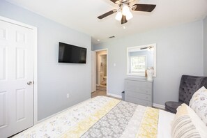 3 bedrooms, in-room safe, iron/ironing board, free WiFi