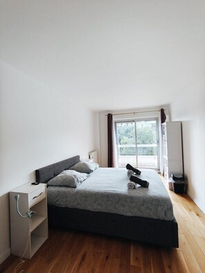 1 bedroom, internet, bed sheets