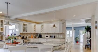 Sunny Beach Cottage close to Yale 1.5 hr from NYC