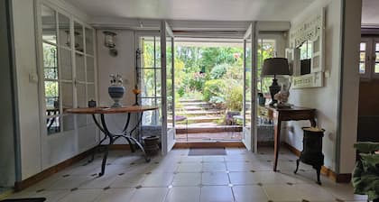 Garden apartment of the house, plus garden hut