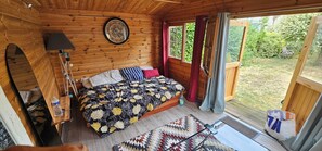 2 bedrooms, desk, free WiFi, bed sheets