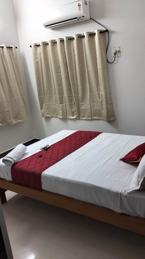 Deluxe Double Room, Canal View | Free WiFi