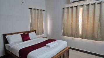 Deluxe Double Room, Canal View | Premium bedding, memory foam beds, individually furnished, free WiFi