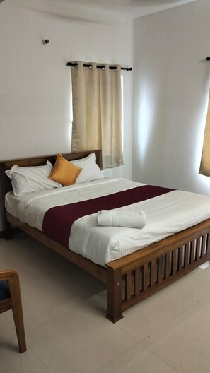 Deluxe Double Room, Canal View | Free WiFi