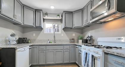 Charming pet-friendly 2-bedroom house with WiFi, AC in beautiful Olivehurst