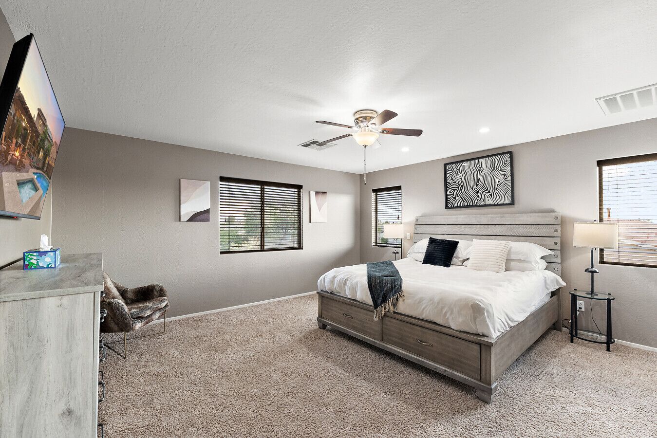 5 Schlafzimmer, Schreibtisch, Bügeleisen/Bügelbrett, Reisekinderbett