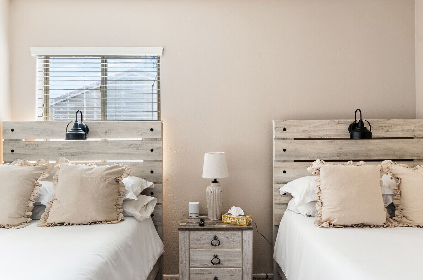 5 bedrooms, desk, iron/ironing board, travel crib