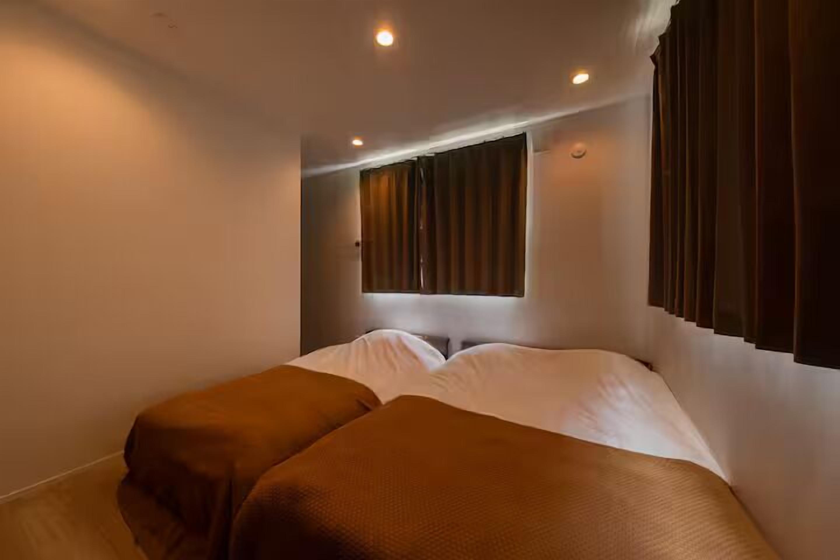 Cortinas blackout, ferros/tábuas de passar roupa, Wi-Fi de cortesia