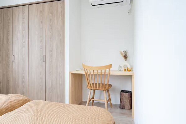 Cortinas blackout, tabla de planchar con plancha y wifi gratis 