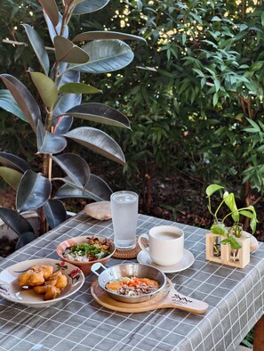 Daily local cuisine breakfast for a fee