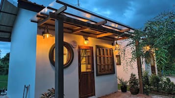 Rumah Deluks | Meja kerja dan Wi-Fi gratis