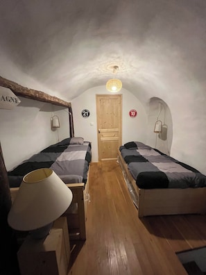 2 soverom, strykejern/-brett, wi-fi og sengetøy