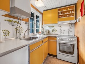Fridge, cookware/dishes/utensils