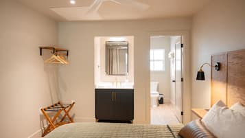 1 slaapkamer, een strijkplank/strijkijzer, gratis wifi, beddengoed