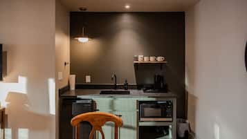 Coffee/tea maker, microwave