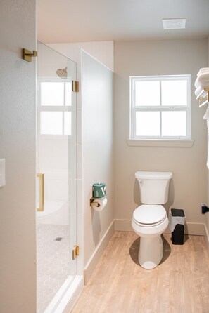 Hair dryer, towels - Gloria Inn Unit 6- 5 minutes from Baylor and 2 Blocks to Magnolia (Waco)