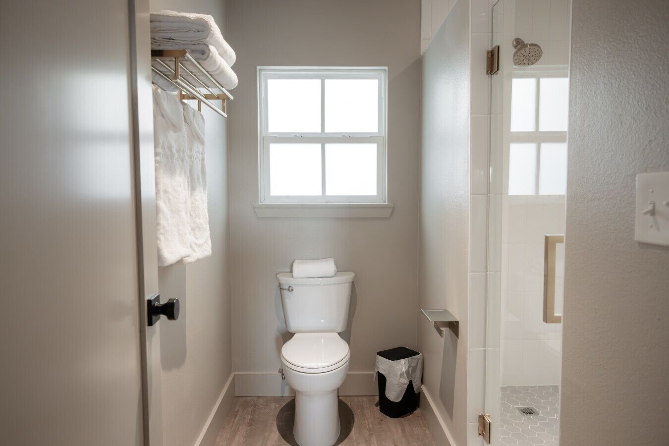 Secador de pelo, toallas