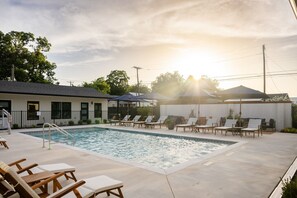 Pool - Gloria Inn-5 minutes from Baylor and 2 Blocks to Magnolia (Waco)