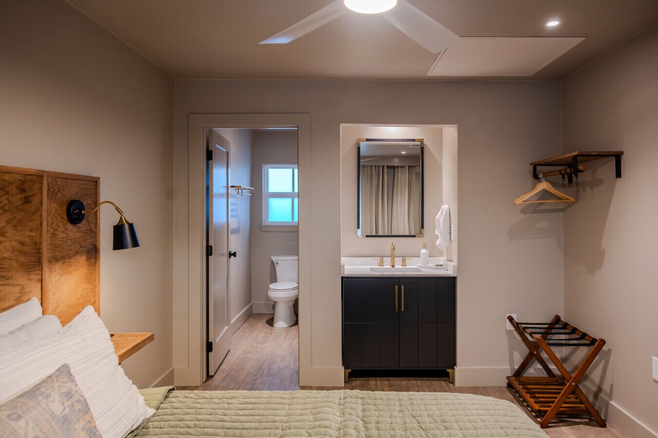 1 chambre, fer et planche à repasser, accès au Wi-Fi (inclus)