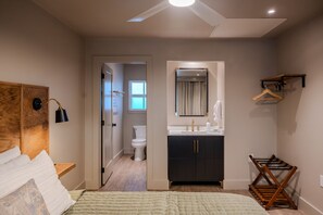 1 bedroom, iron/ironing board, free WiFi, bed sheets - Gloria Inn Unit 8 -5 minutes from Baylor and 2 Blocks to Magnolia (Waco)