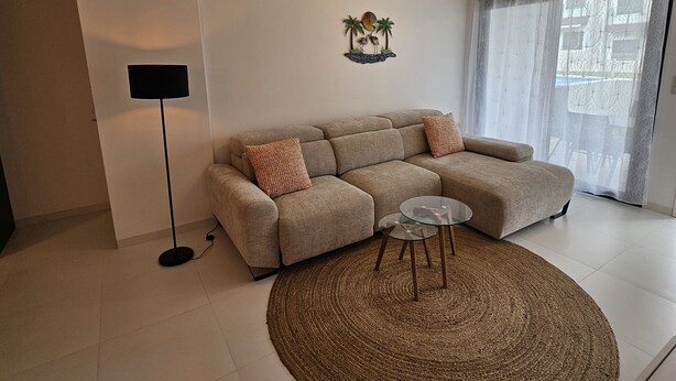 Ảnh chưa phân loại, 1 trong số 2 ảnh, nút