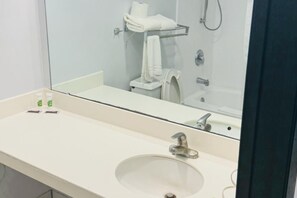 Comfort Room, 2 Queen Beds, Non Smoking | Bathroom