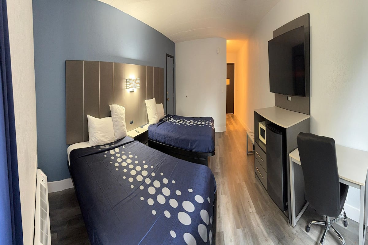Standard Room, 2 Queen Beds, Non Smoking | Desk, free WiFi