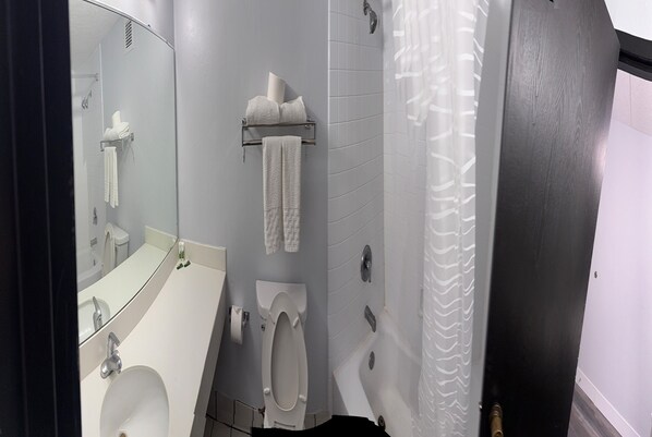 Combined shower/bathtub, free toiletries, towels, soap -  Coratel Inn and Suites By Jasper La Crosse (La Crosse)